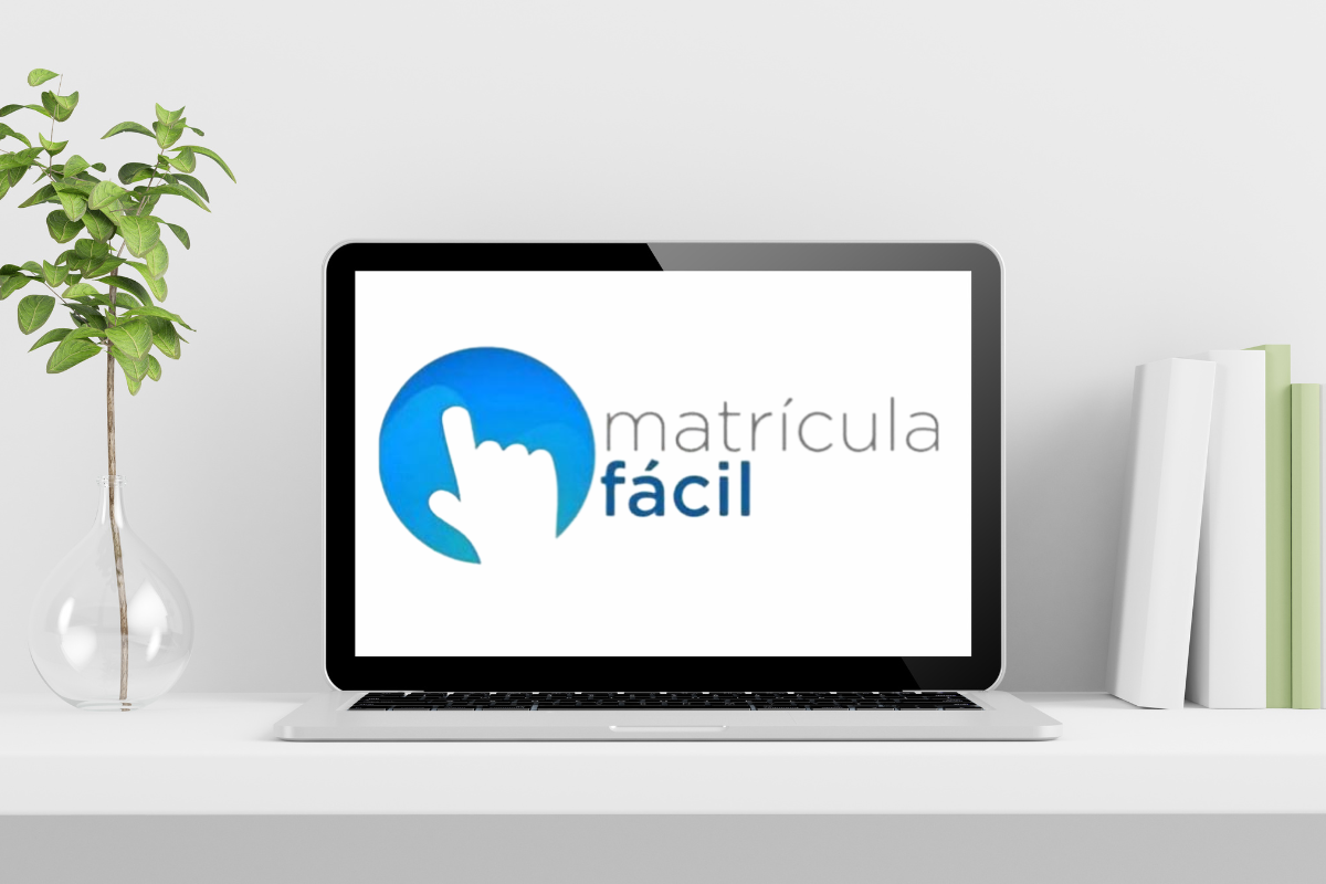 Computador aberto no portal Matrícula Fácil RJ